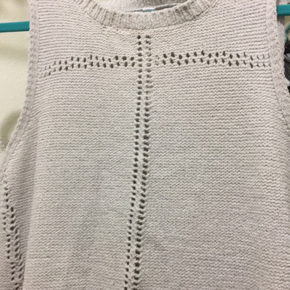 BB Dakota High-Low Oatmeal Sleeveless Knit Top - Picture 4 of 5